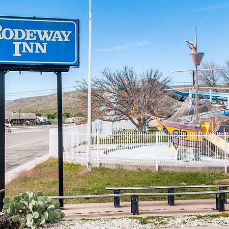 Rodeway Inn Whites City Exterior photo