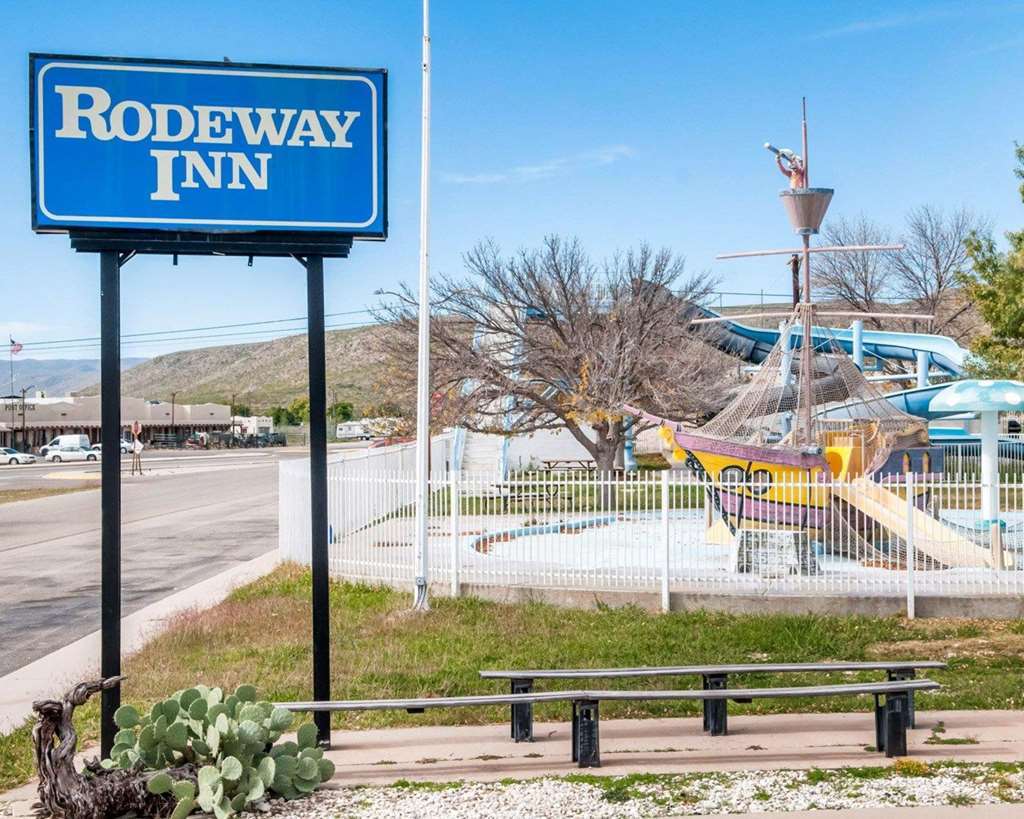 Rodeway Inn Whites City Exterior photo